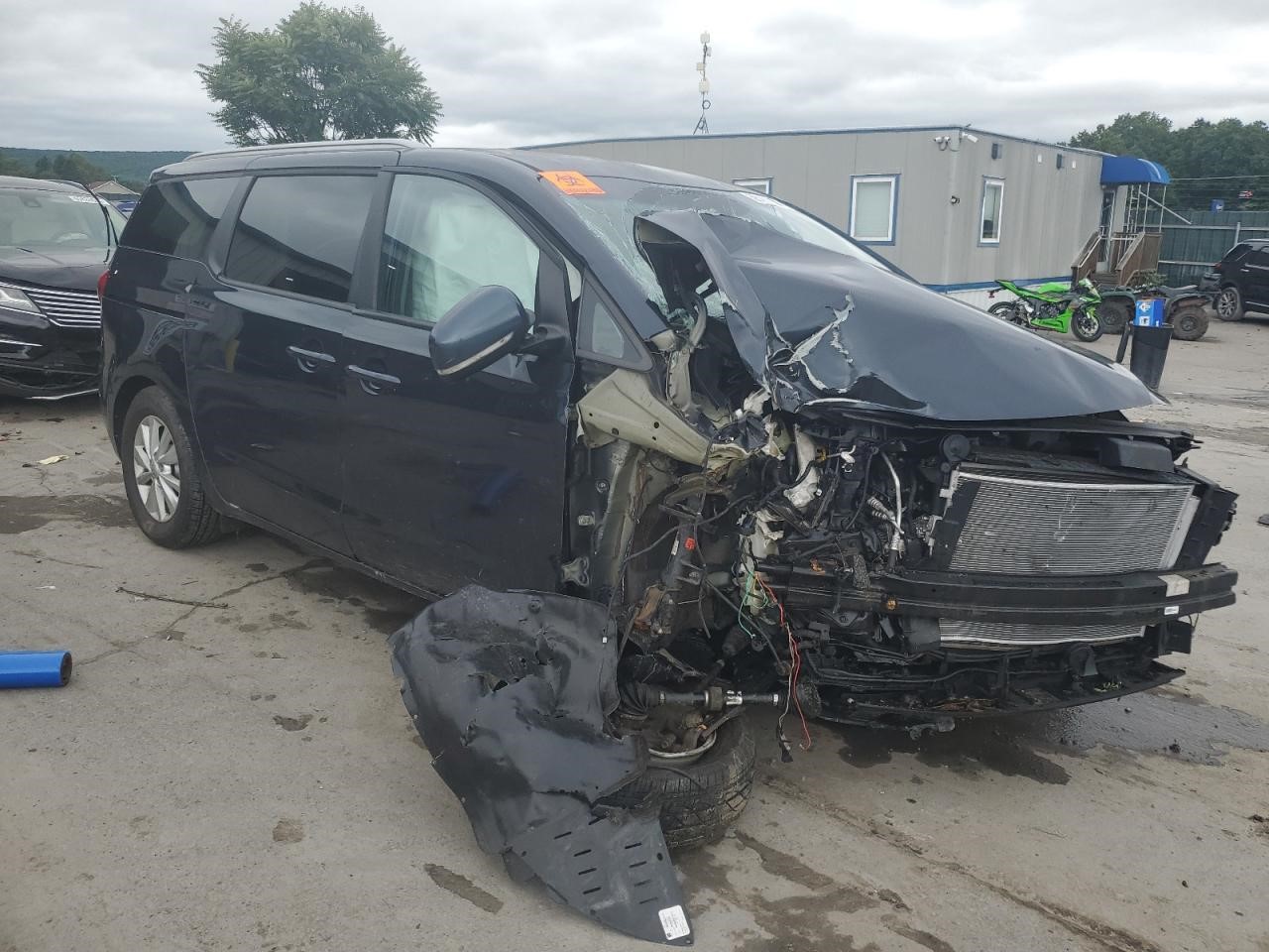 2017 KIA SEDONA 6cyl Gasoline 3.3 Decklid  Tailgate - 397019 — photo 4