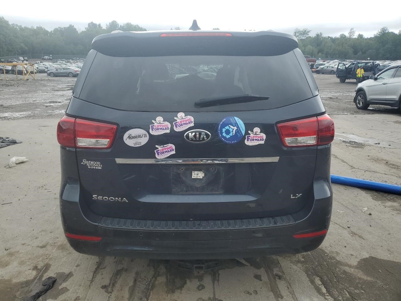 2017 KIA SEDONA 6cyl Gasoline 3.3 Decklid  Tailgate - 397019 — photo 6