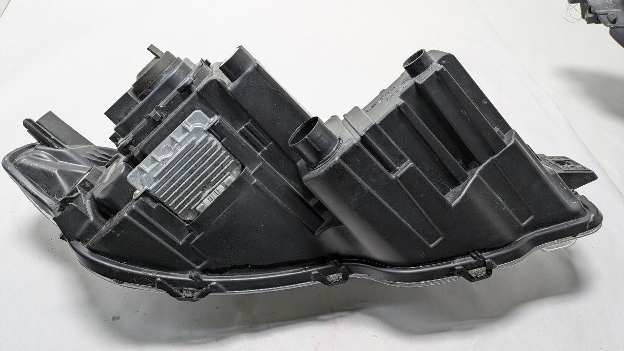 2011 JAGUAR XJ 8 cyl Supercharged 5.0 Left HEADLAMP ASSEMBLY - 397515 — photo 5