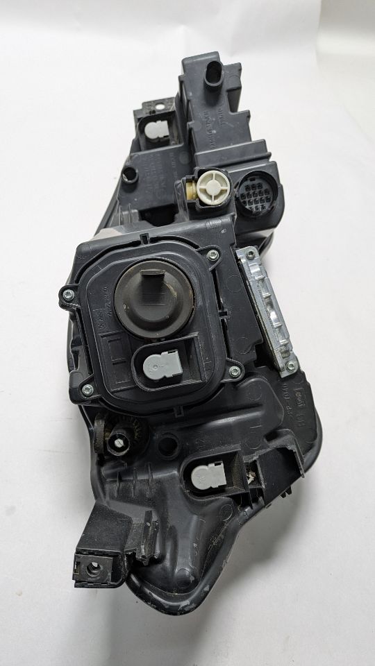 2011 JAGUAR XJ 8 cyl Supercharged 5.0 Left HEADLAMP ASSEMBLY - 397515 — photo 6