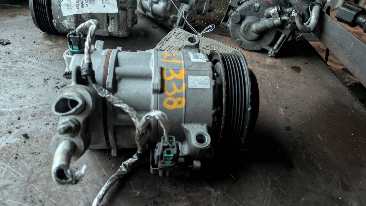 2014 DODGE DART 4cyl Gasoline 2.4 AC COMPRESSOR - 397763 — photo 4