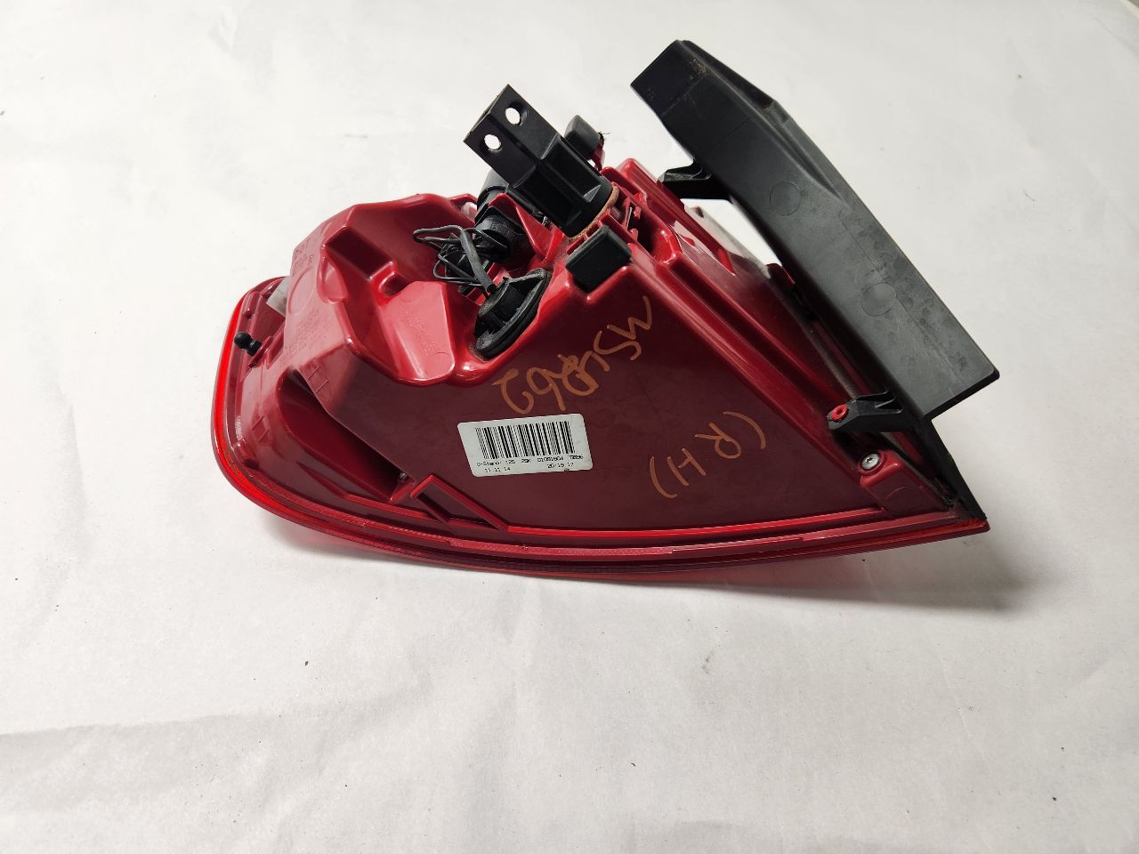 2015 AUDI A4 4cyl Gasoline Turbo 2.0 Right TAIL LAMP - 397795 — photo 4