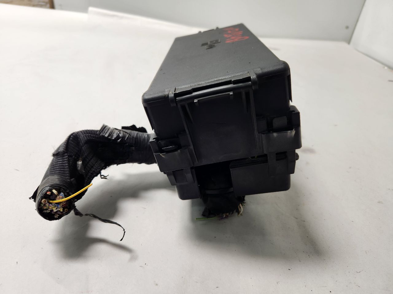 2012 FORD MUSTANG 6cyl Gasoline 3.7 Fuse Box, Engine - 398307 — photo 7