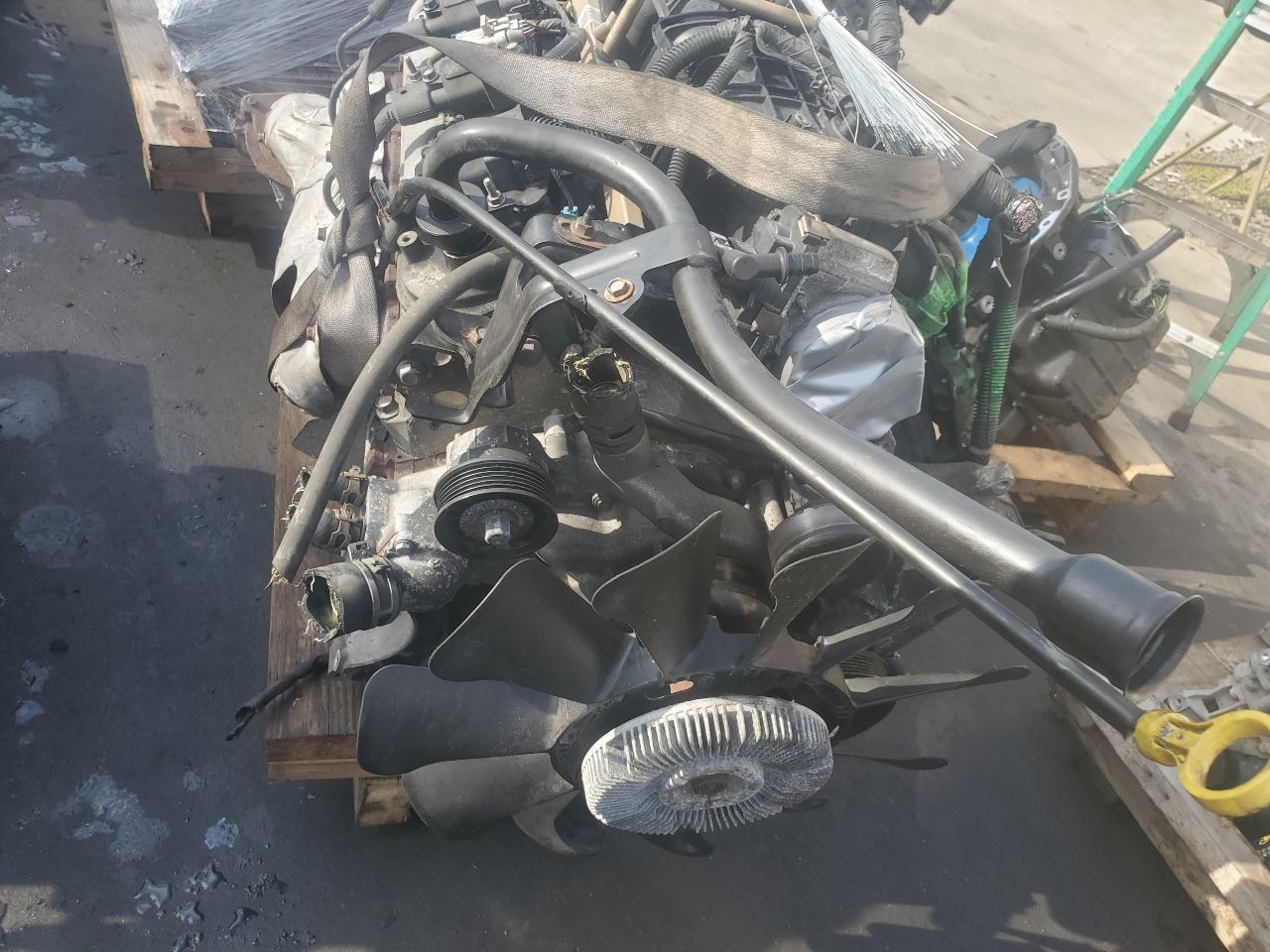 2013 GMC SAVANA 2500 VAN 4.8L 8cyl ENGINE ASSEMBLY - 398404 — photo 4