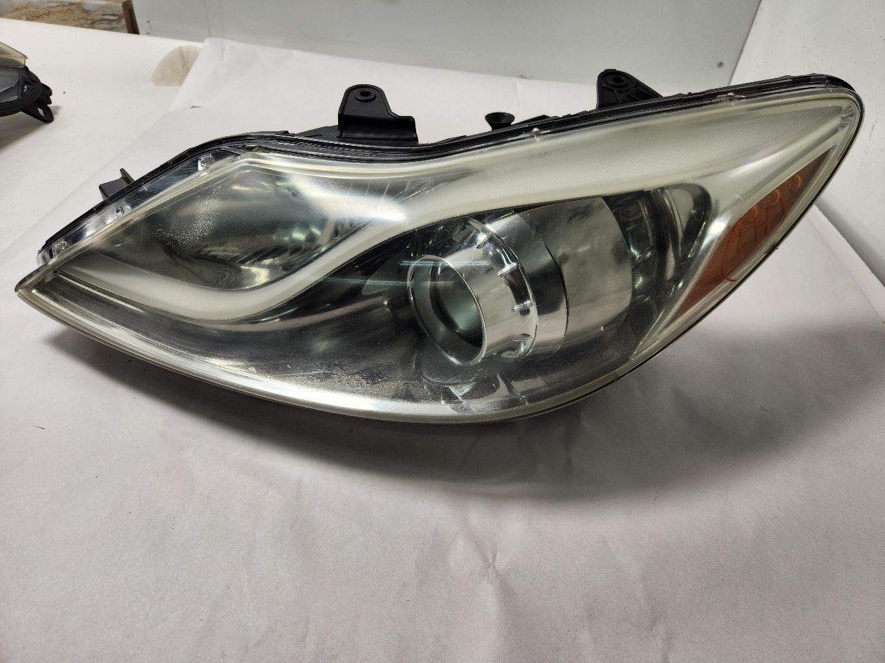 2013 HYUNDAI GENESIS 6cyl Gasoline 3.8 Left HEADLAMP ASSEMBLY - 399581