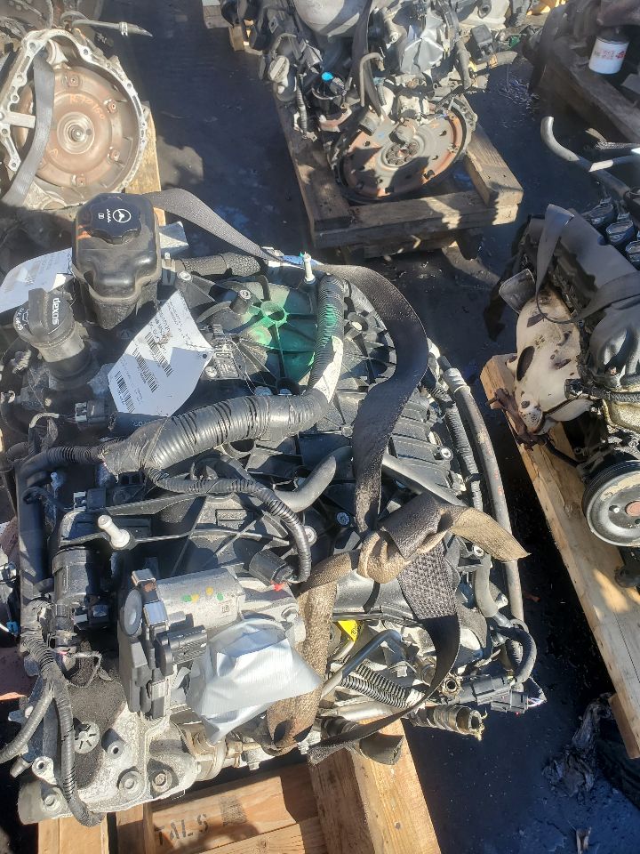 2017 CHEVROLET TRAVERSE 6cyl Gasoline 3.6 ENGINE ASSEMBLY - 400556 — photo 5
