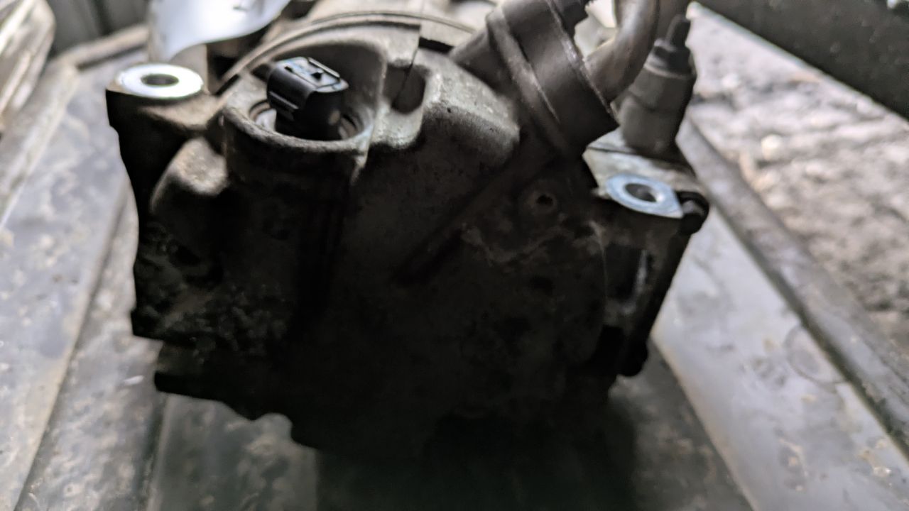 2017 KIA SORENTO 6cyl Gasoline 3.3 AC COMPRESSOR - 400612 — photo 3