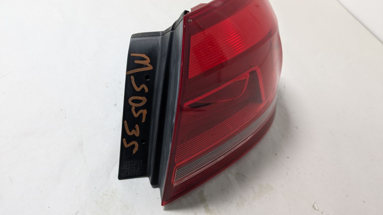 2014 VOLKSWAGEN PASSAT 4cyl Gasoline Turbo 1.8 Right TAIL LAMP - 400676