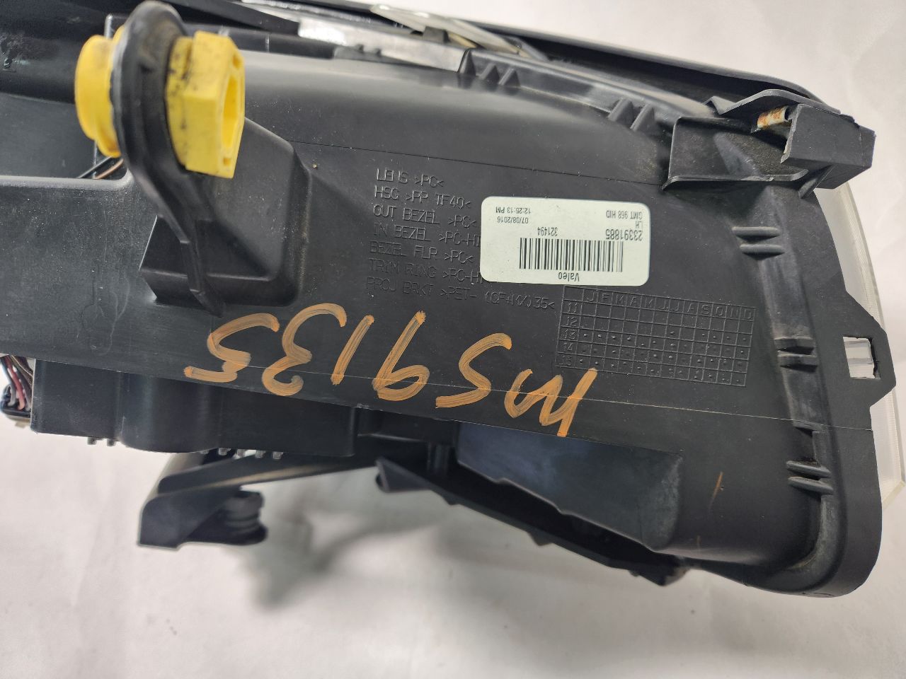 2017 GMC ACADIA 6cyl Gasoline 3.6 Left HEADLAMP ASSEMBLY - 400888 — photo 5