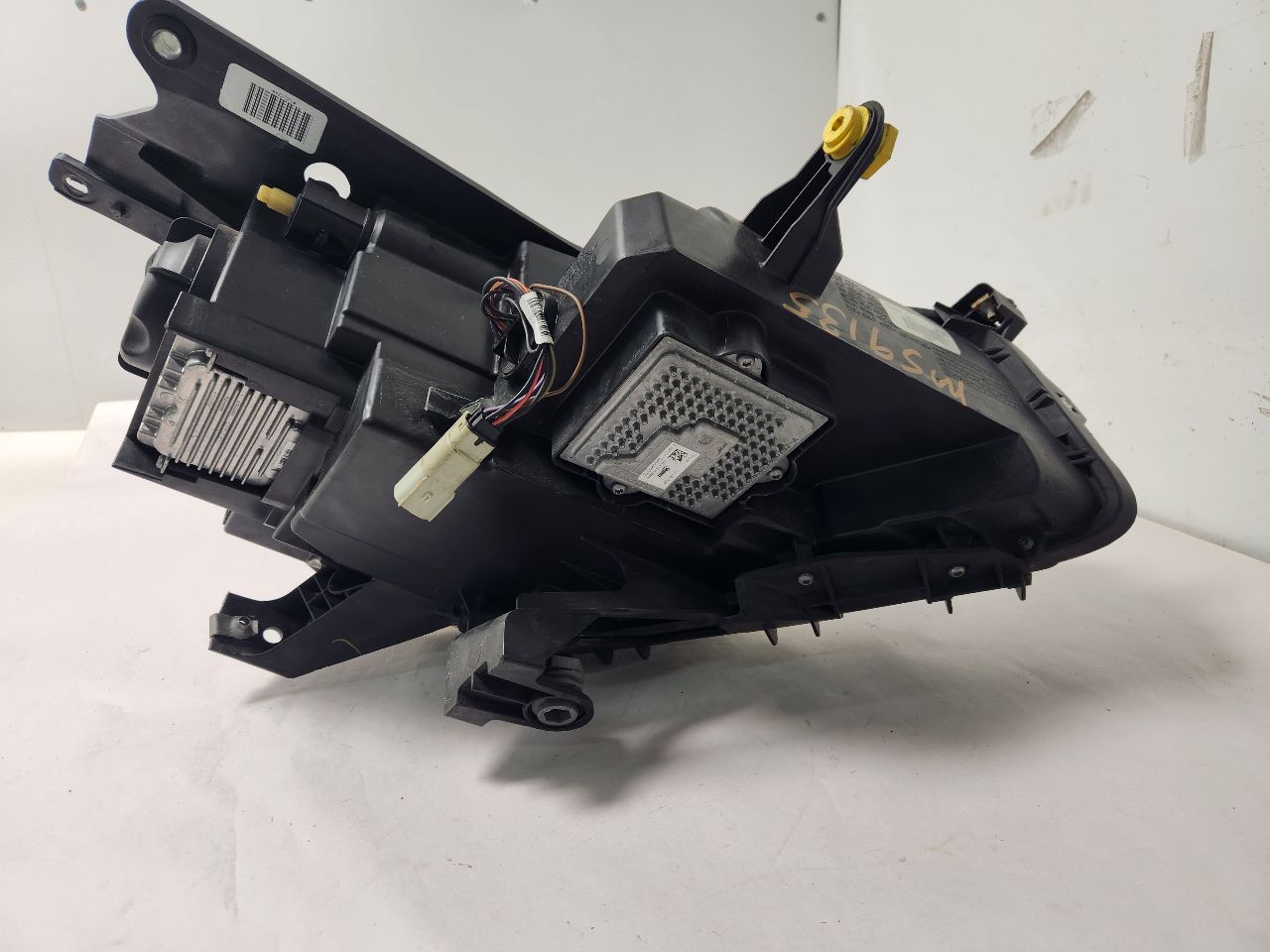 2017 GMC ACADIA 6cyl Gasoline 3.6 Left HEADLAMP ASSEMBLY - 400888 — photo 6