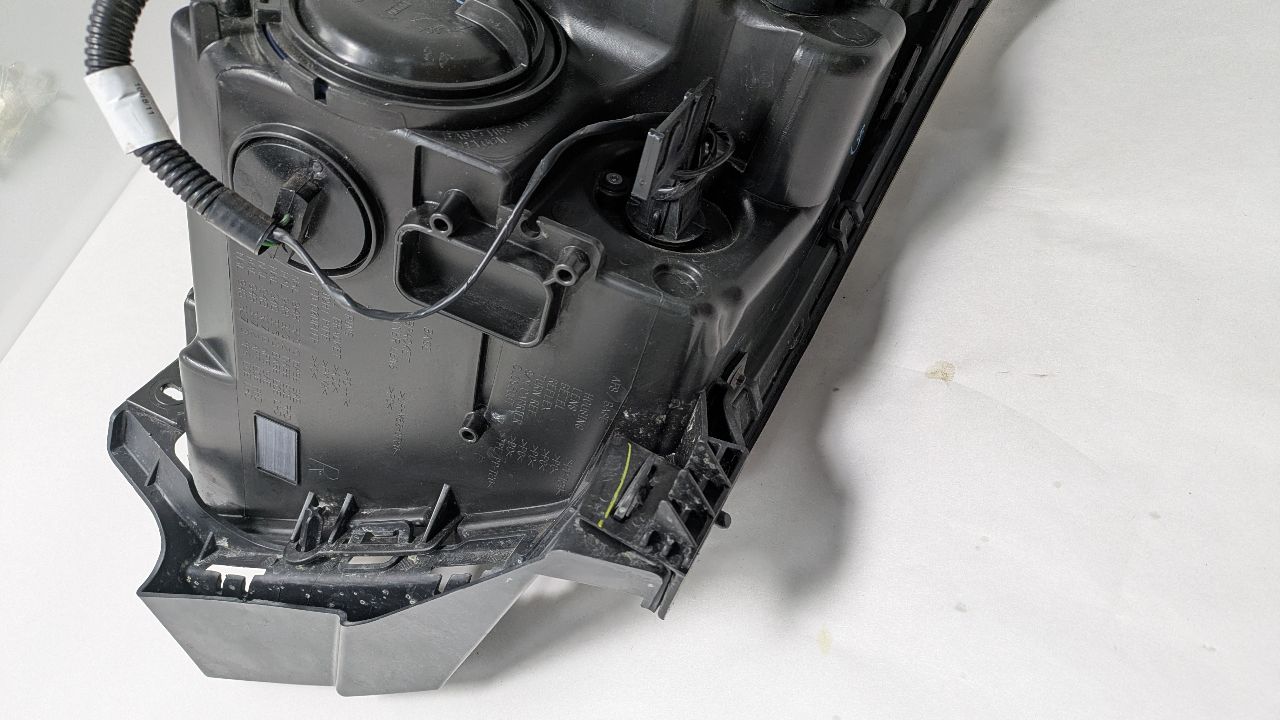 2012 CADILLAC SRX 6 Cyl Gasoline 3.6 DI Right HEADLAMP ASSEMBLY - 401231 — photo 6