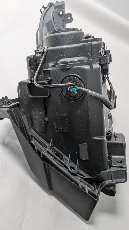 2011 CADILLAC SRX Left HEADLAMP ASSEMBLY - 401633 — photo 7