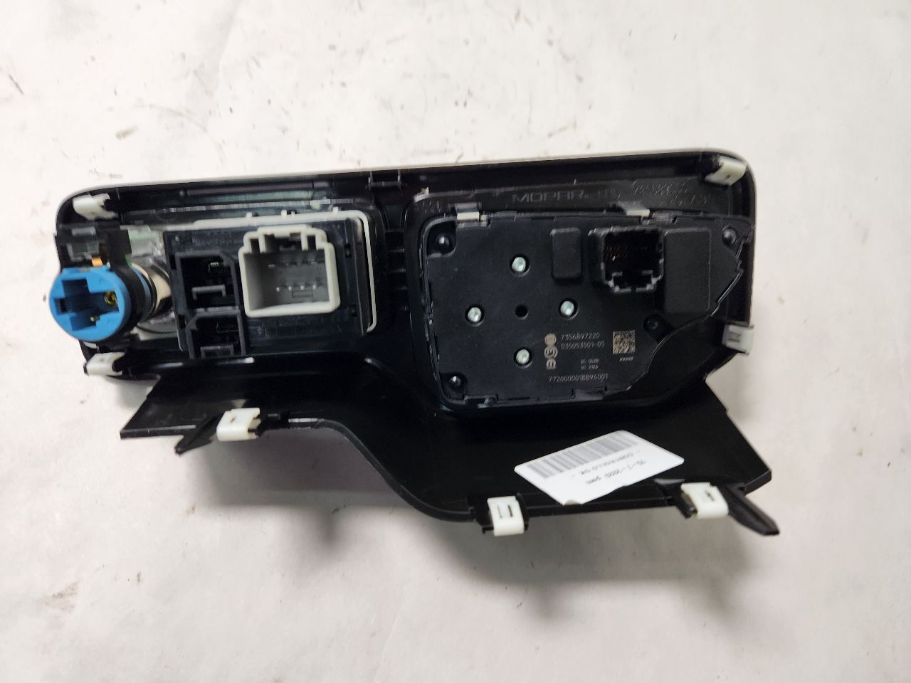 2020 JEEP RENEGADE 2.4L 4cyl Gasoline VVT Dsh/Int/Seat Switch - 401713 — photo 3