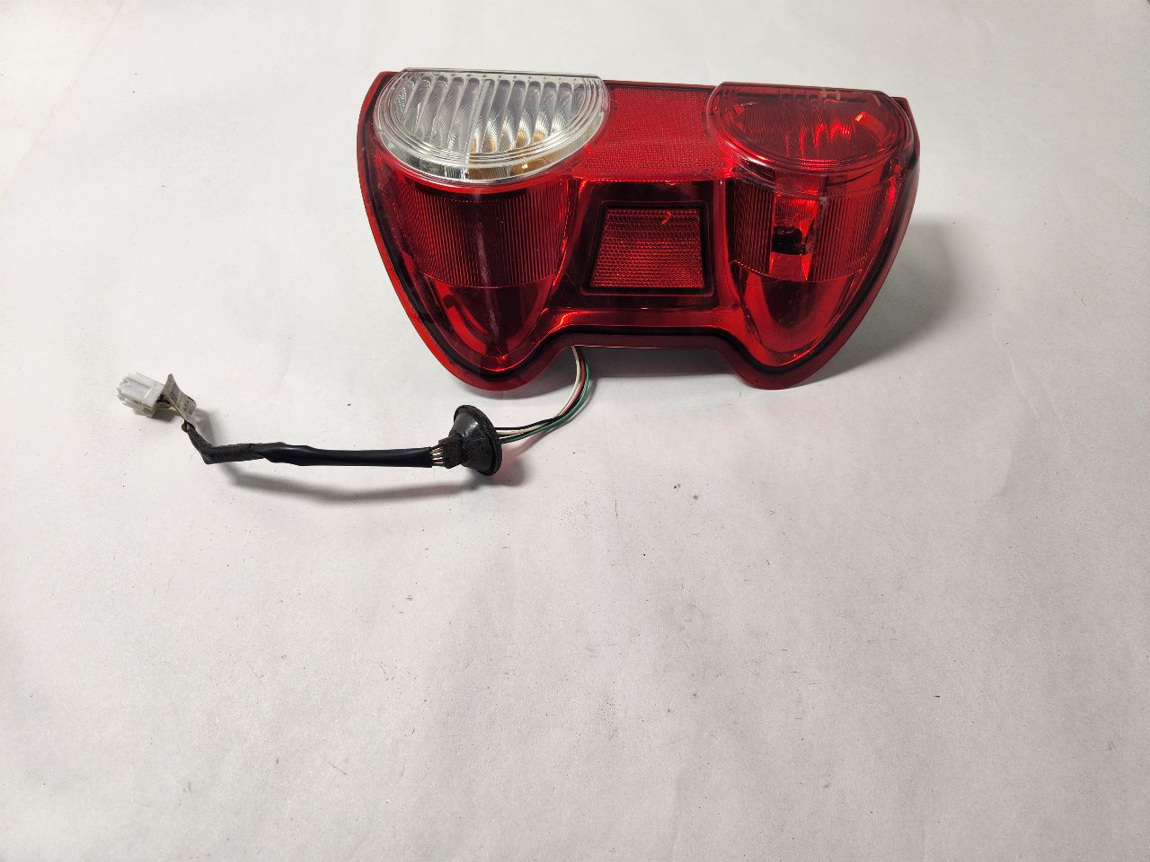 2015 NISSAN NV200 2.0L 4cyl Gasoline VVT Right TAIL LAMP - 401879
