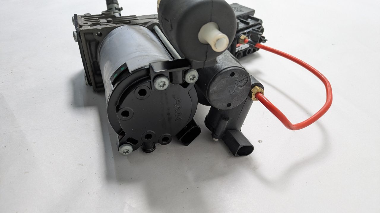 2011 JAGUAR XJ 8cyl Gasoline 5.0 Susp Comp Pump - 402040 — photo 8