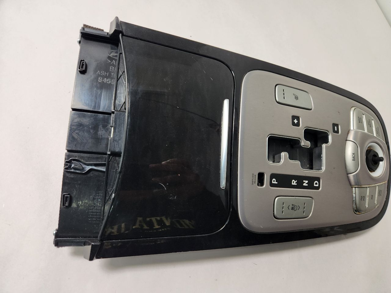 2012 HYUNDAI GENESIS 8cyl Gasoline 4.6 Console, Front - 402281 — photo 3