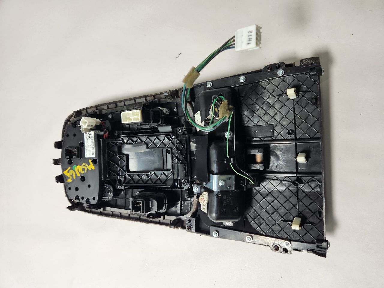 2012 HYUNDAI GENESIS 8cyl Gasoline 4.6 Console, Front - 402281 — photo 4