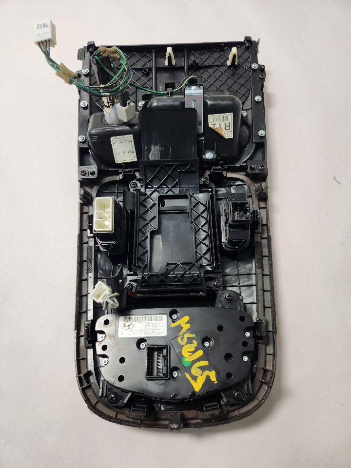 2012 HYUNDAI GENESIS 8cyl Gasoline 4.6 Console, Front - 402281 — photo 6