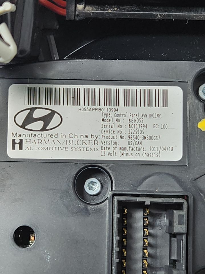 2012 HYUNDAI GENESIS 8cyl Gasoline 4.6 Console, Front - 402281 — photo 7