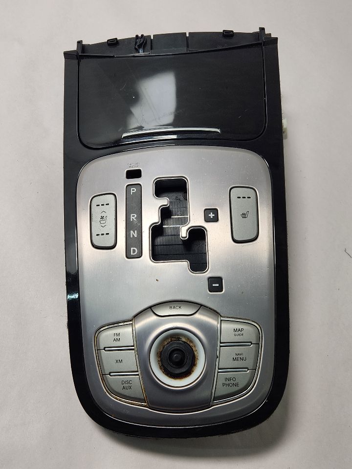2012 HYUNDAI GENESIS 8cyl Gasoline 4.6 Console, Front - 402281 — photo 8