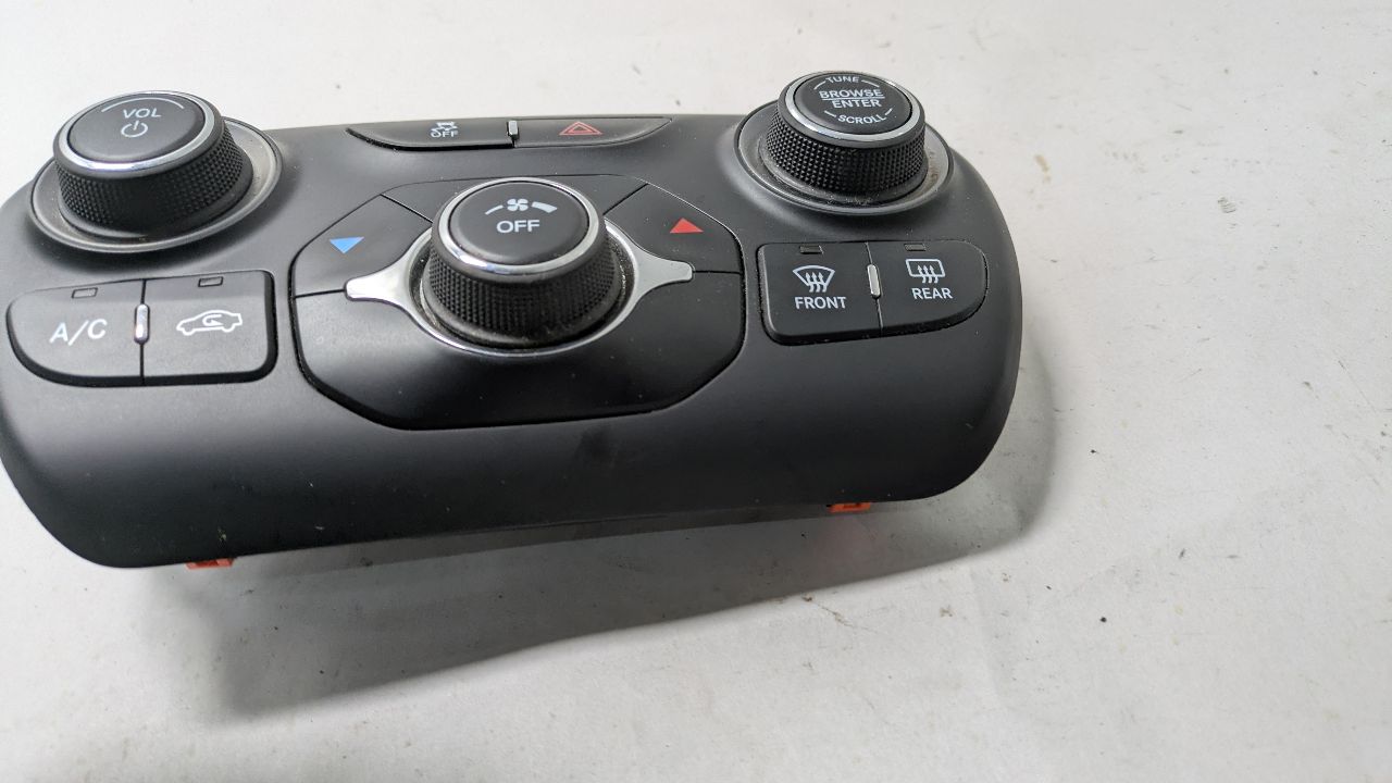 2015 DODGE DART 4cyl Gasoline 2.4 PZEV TEMP CONTROL - 402969 — photo 2