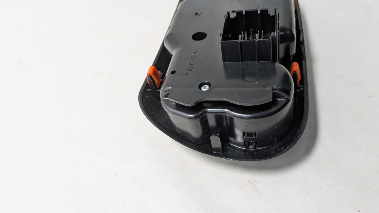 2015 DODGE DART 4cyl Gasoline 2.4 PZEV TEMP CONTROL - 402969 — photo 6