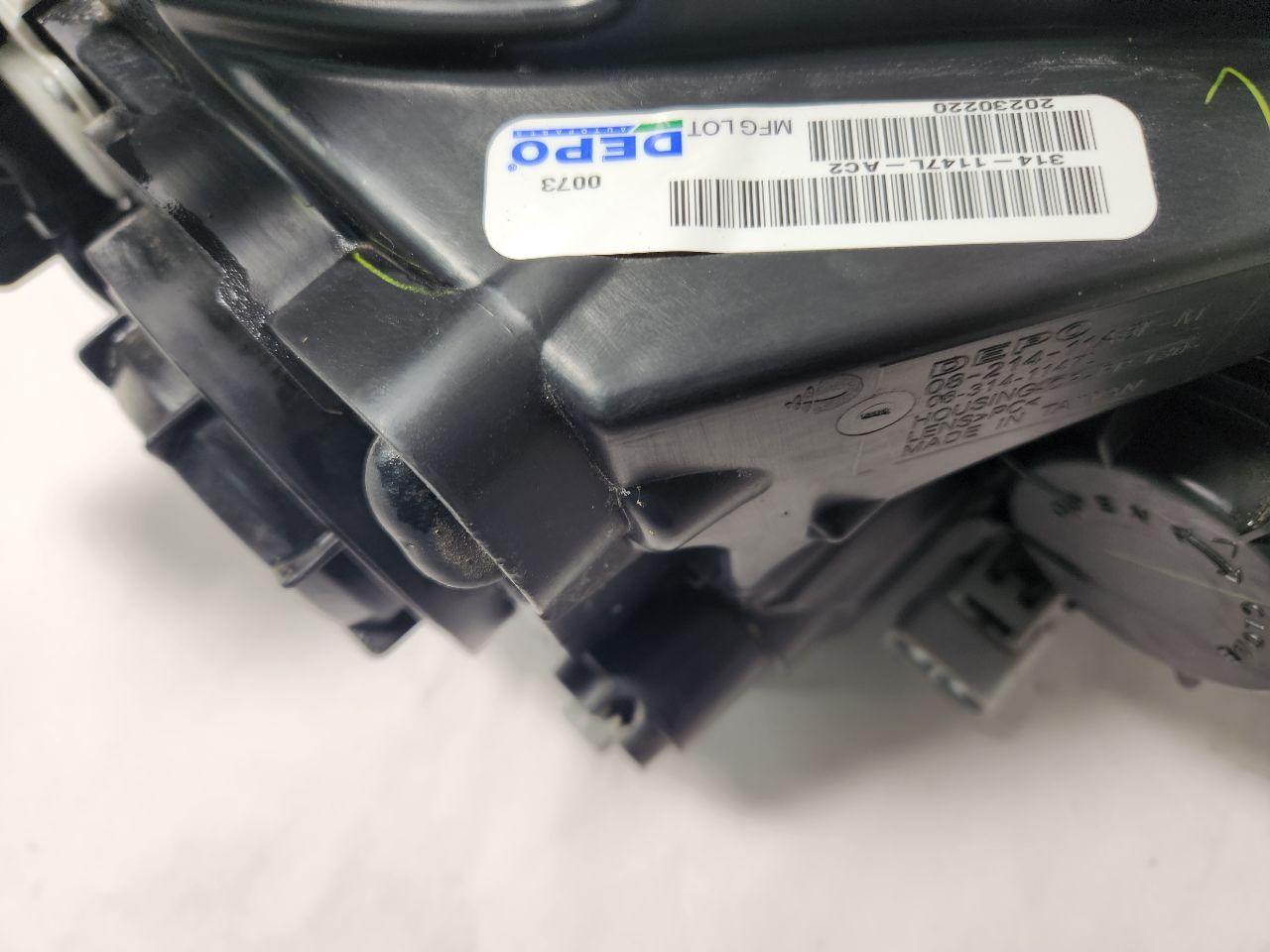 2015 MITSUBISHI OUTLANDER 6cyl Gasoline 3.0 SULEV Left HEADLAMP ASSEMBLY - 403277 — photo 4