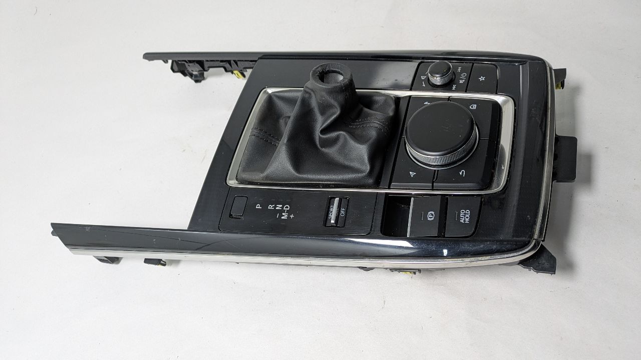 2023 MAZDA CX-30 2.5L 4cyl Gasoline Console, Front - 403423 — photo 2