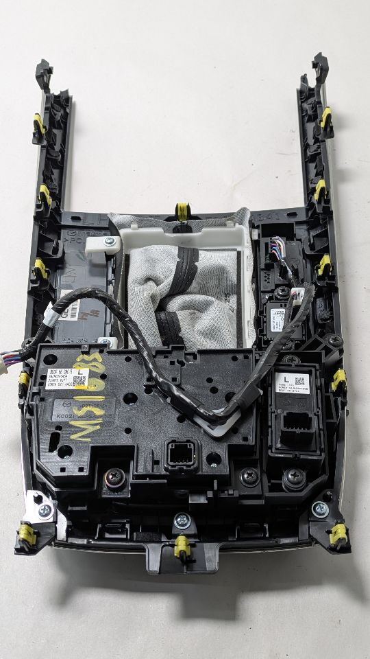 2023 MAZDA CX-30 2.5L 4cyl Gasoline Console, Front - 403423 — photo 8