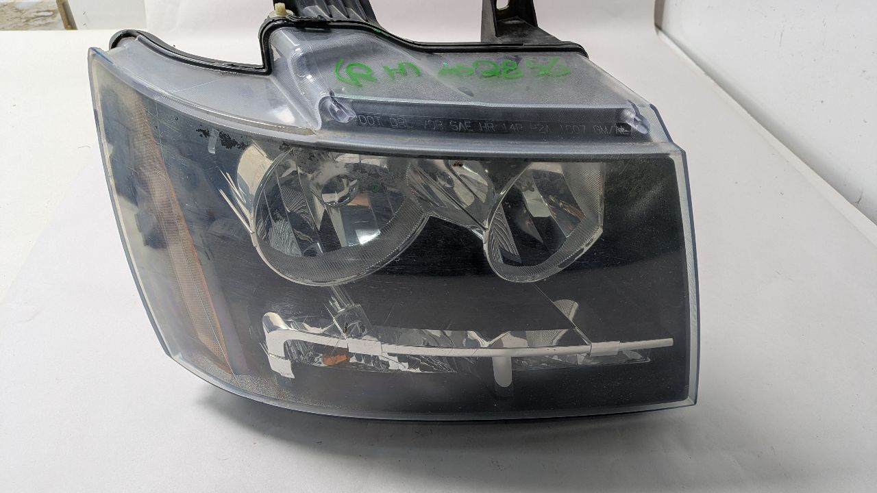 2010 CHEVROLET TAHOE 8cyl hybrid 6.0 liter Right HEADLAMP ASSEMBLY - 403601