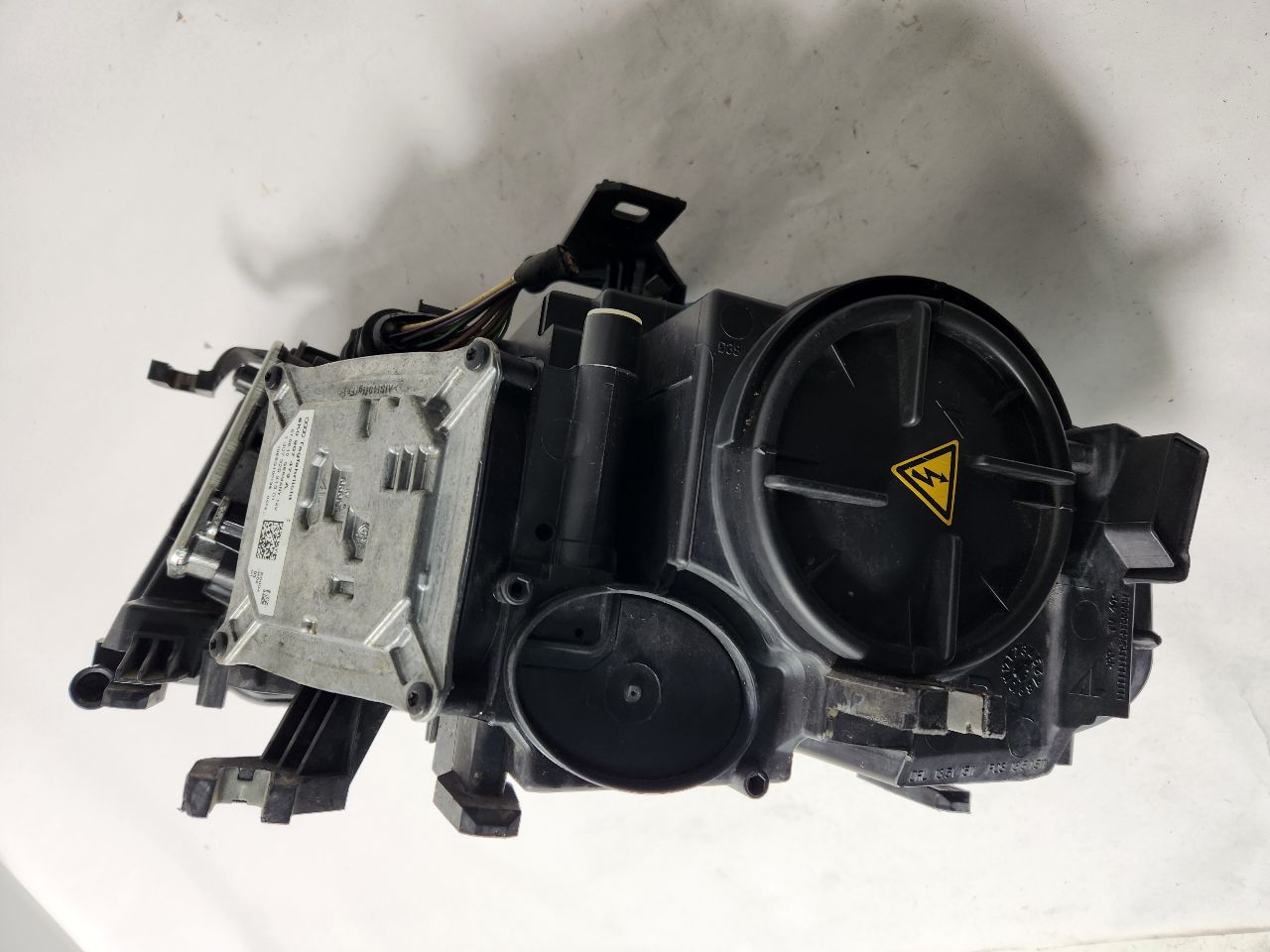 2011 AUDI A4 4cyl Gasoline Turbo 2.0 Right HEADLAMP ASSEMBLY - 405313 — photo 5