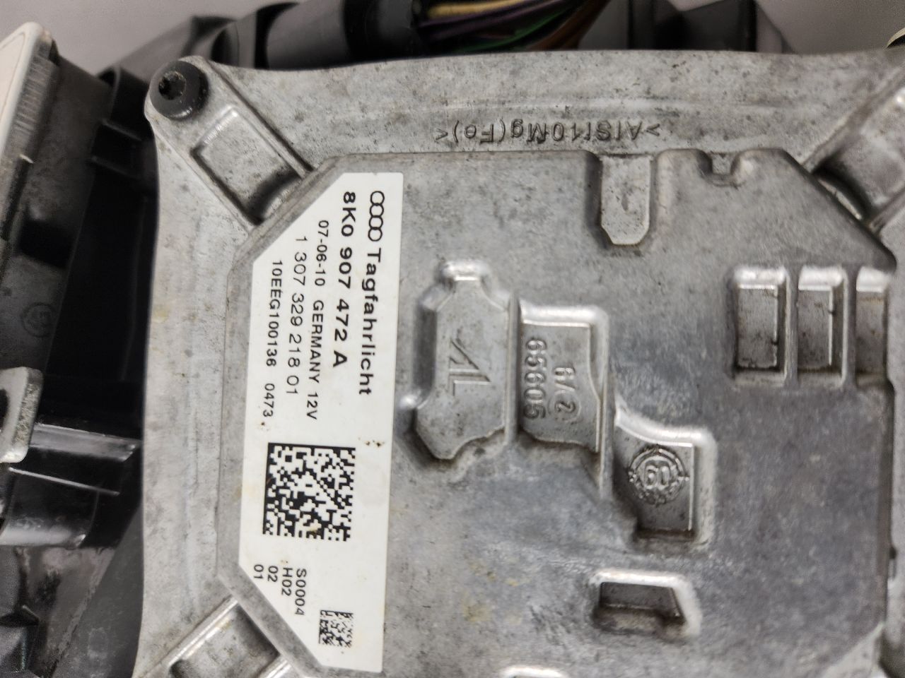 2011 AUDI A4 4cyl Gasoline Turbo 2.0 Right HEADLAMP ASSEMBLY - 405313 — photo 6