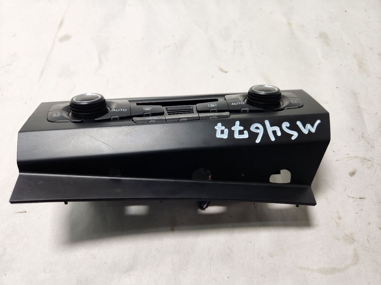 2011 AUDI A4 4cyl Gasoline Turbo 2.0 TEMP CONTROL - 405318 — photo 2