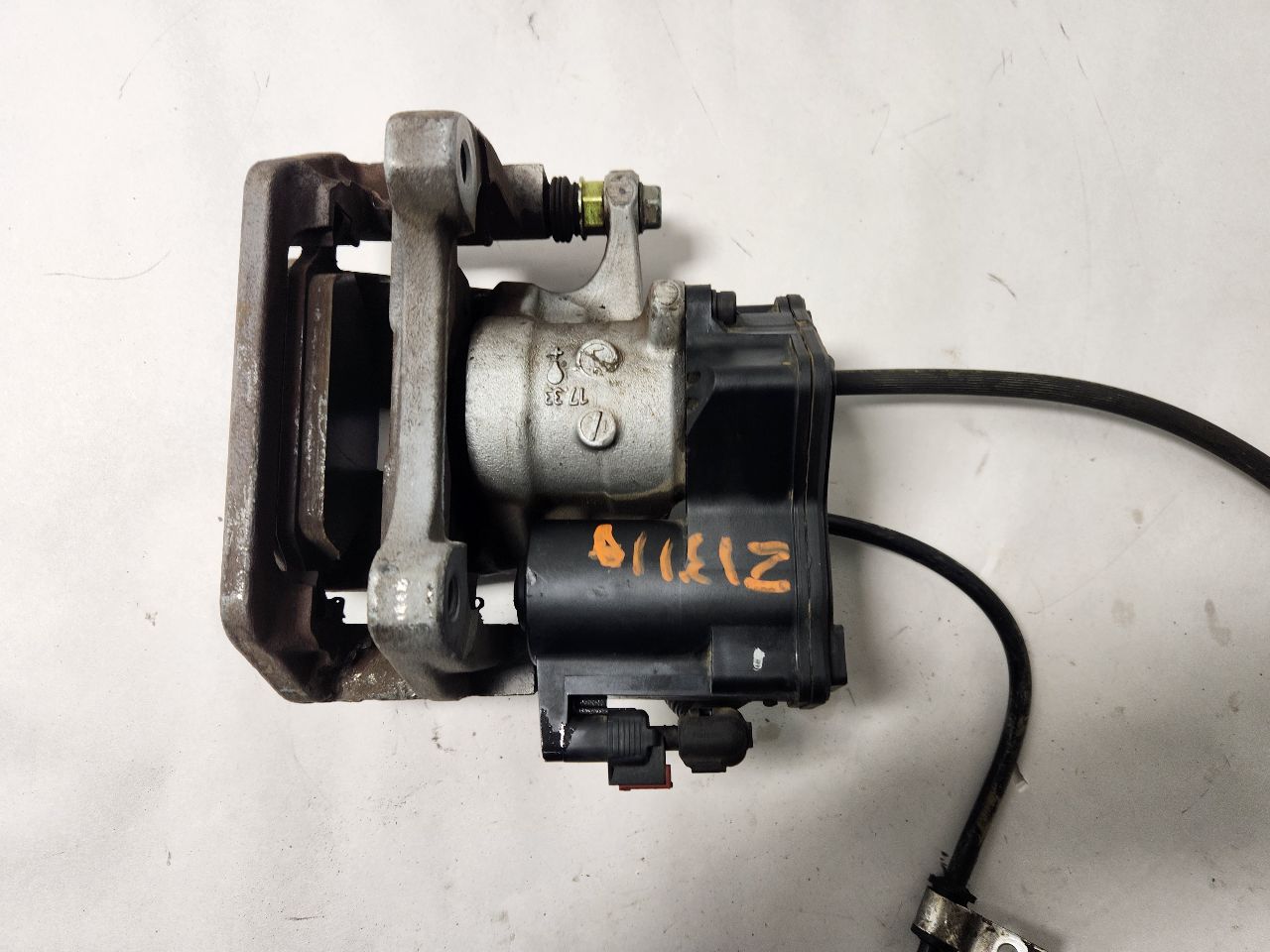 2023 TESLA TESLA 3 L cyl CALIPER - 405852 — photo 4