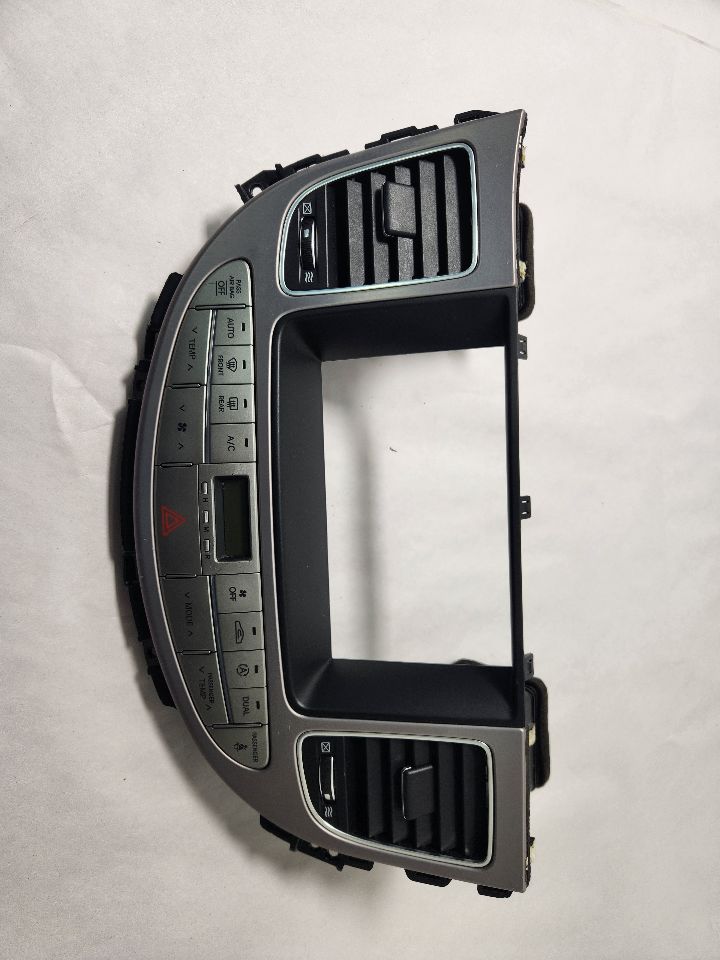 2012 HYUNDAI GENESIS 8cyl Gasoline 4.6 TEMP CONTROL - 406340 — photo 1
