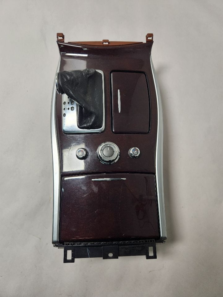 2011 INFINITI M37 6cyl Gasoline 3.7 Console, Front - 406345