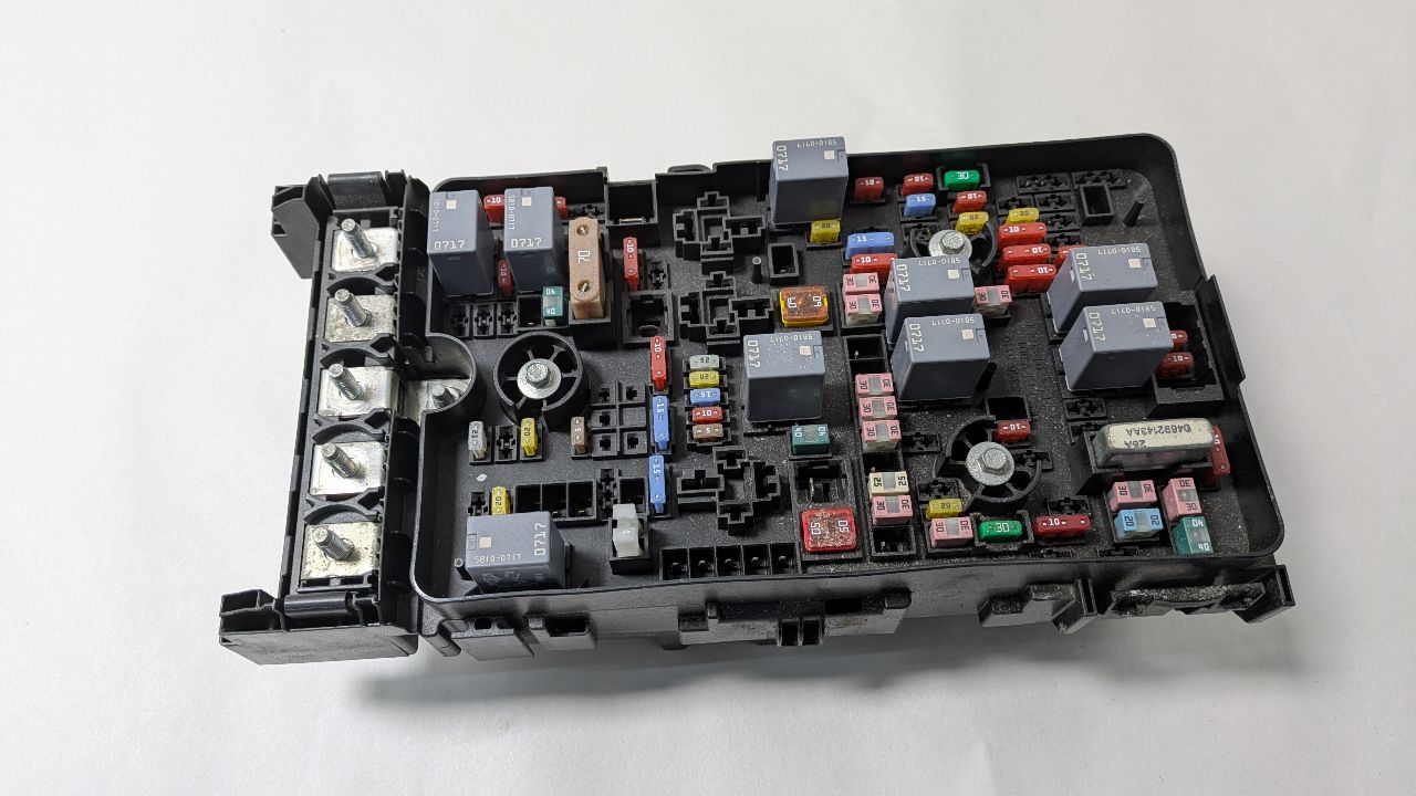 2016 CHRYSLER 200 4cyl Gasoline 2.4 PZEV Fuse Box, Engine - 407761 — photo 4