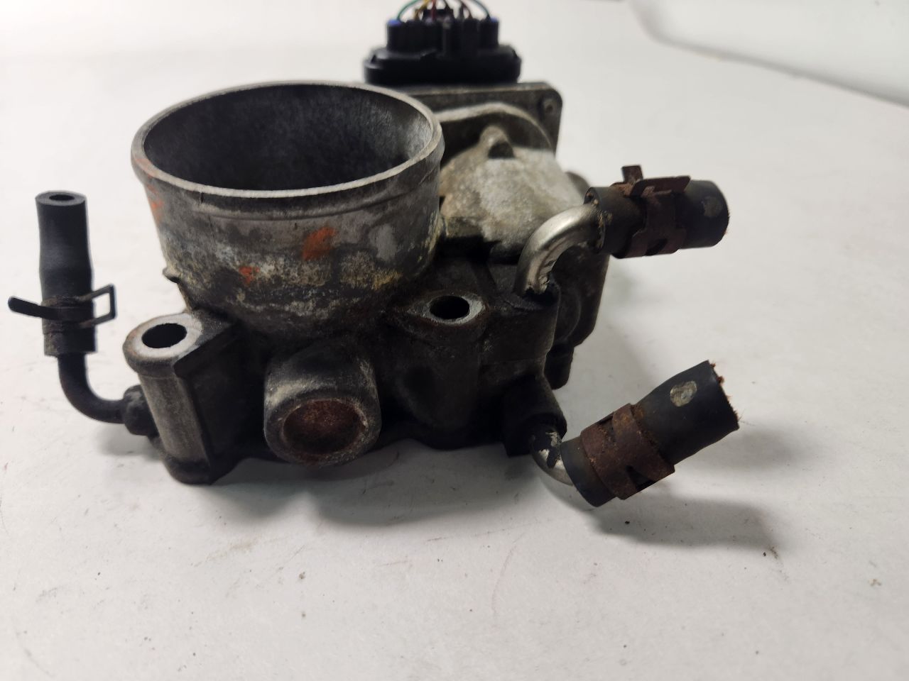 2009 PONTIAC VIBE 4cyl Gasoline 2.4 THROTTLE BODY ASSY - 407802 — photo 4