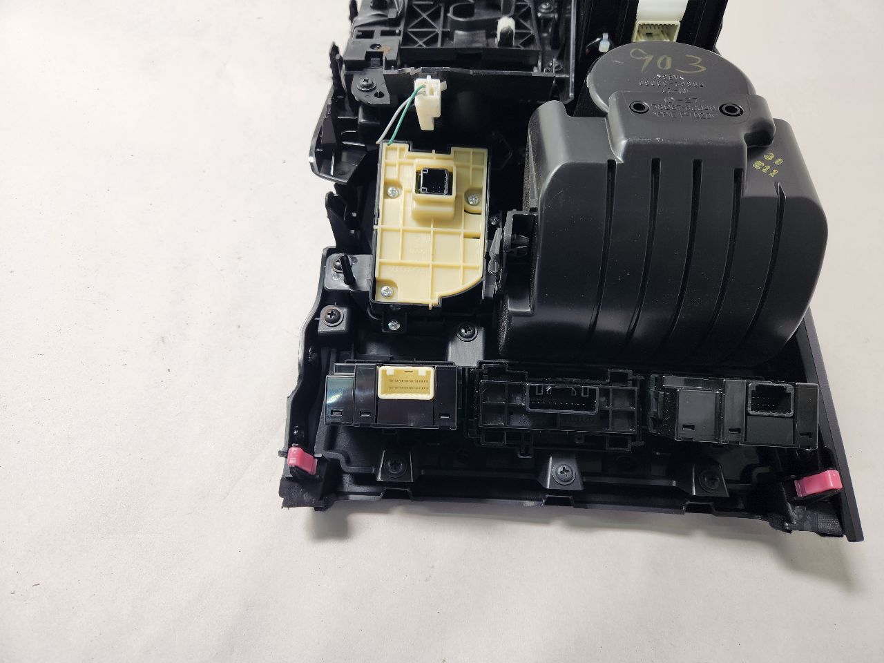 2014 LEXUS ES300H 4cyl Electric 2.5 Console, Front - 408161 — photo 4
