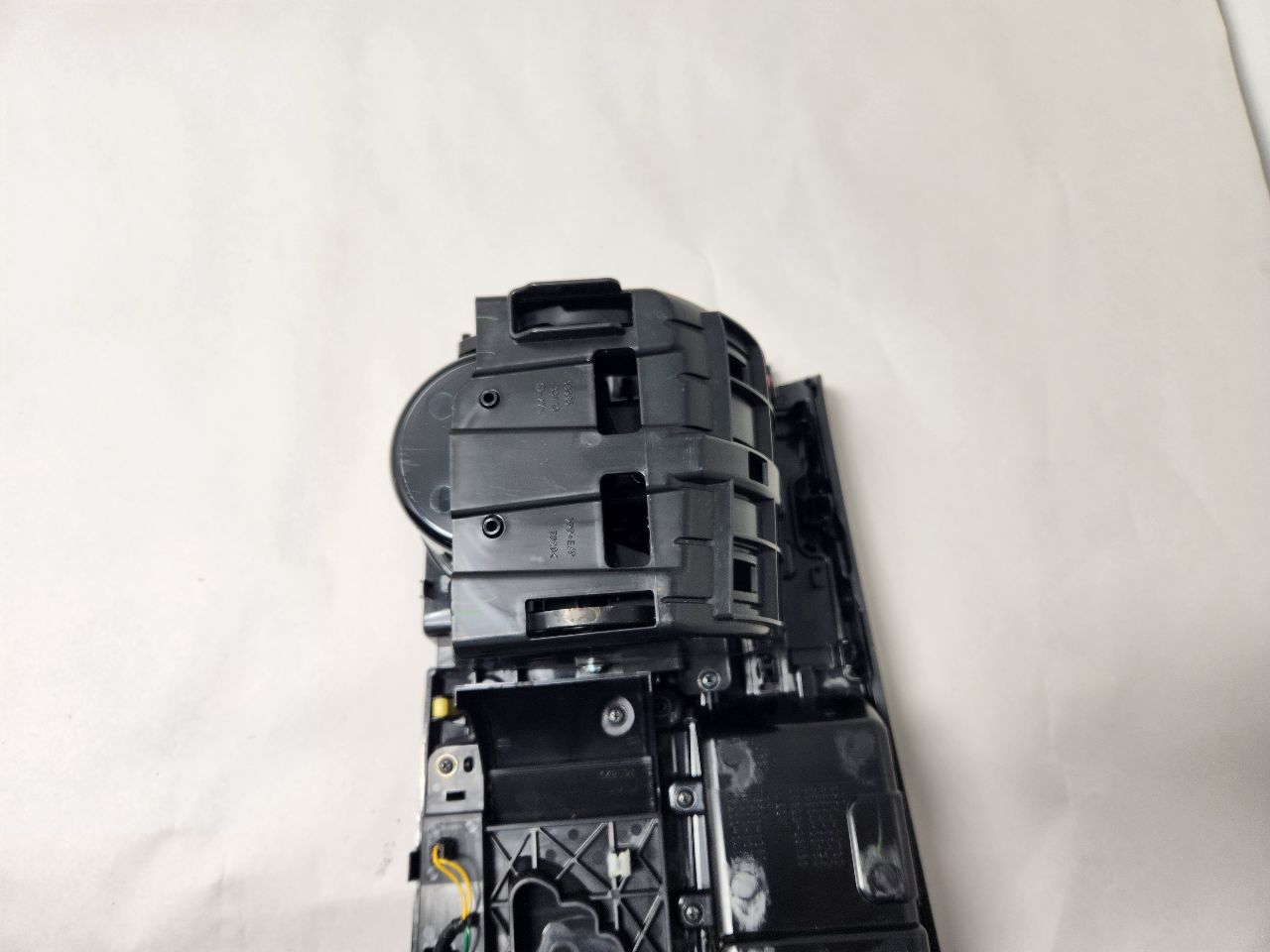 2014 LEXUS ES300H 4cyl Electric 2.5 Console, Front - 408161 — photo 6