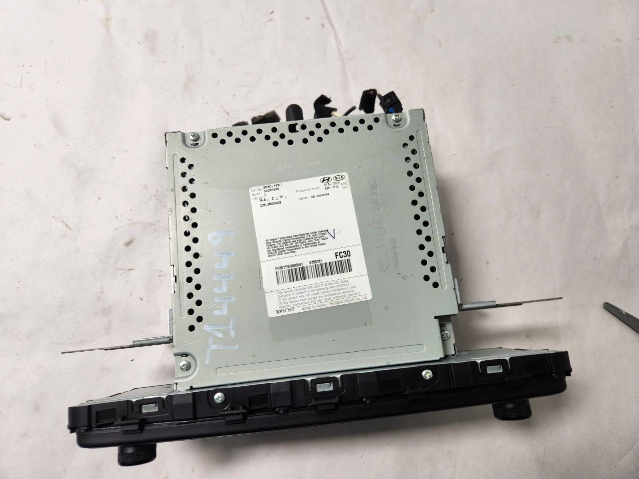 2018 KIA CADENZA 3.3L 6cyl Gasoline VVT Radio Audio - 408403 — photo 2