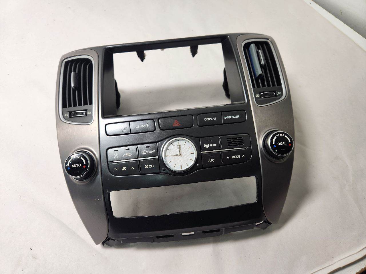 2011 HYUNDAI EQUUS 8cyl Gasoline 4.6 TEMP CONTROL - 409081 — photo 2