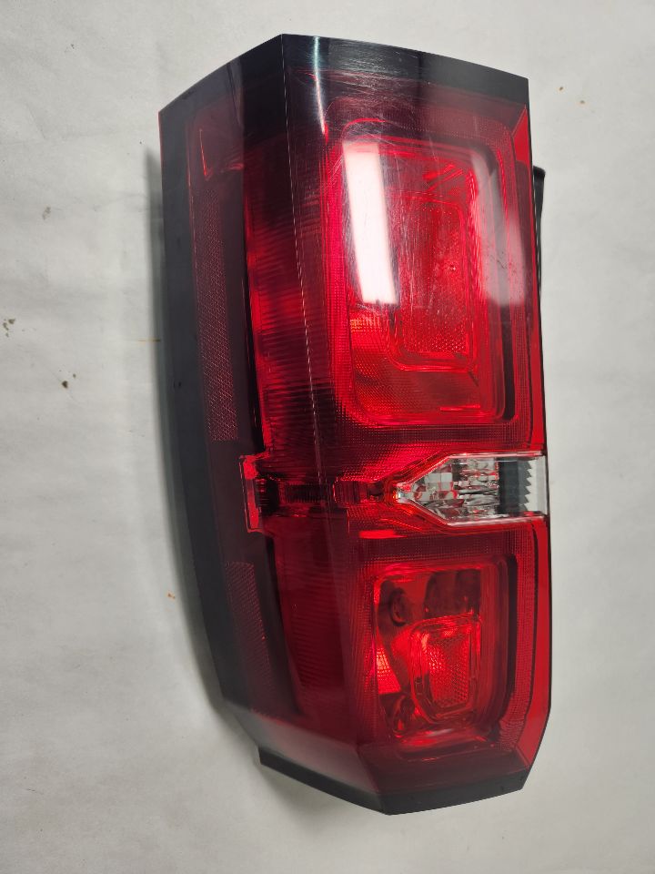 2015 CHEVROLET TAHOE 8cyl Gasoline 5.3 FLEX Right TAIL LAMP - 409124