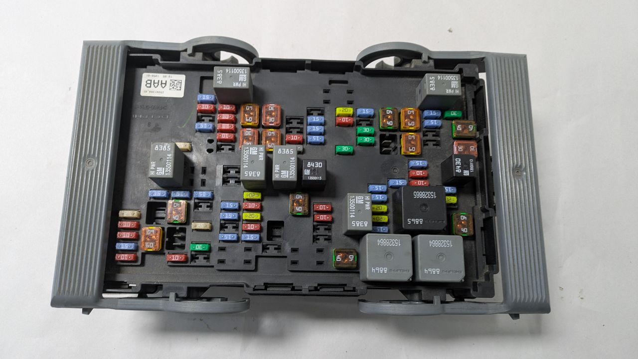 2010 CHEVROLET TAHOE 8cyl hybrid 6.0 liter Fuse Box, Engine - 409812