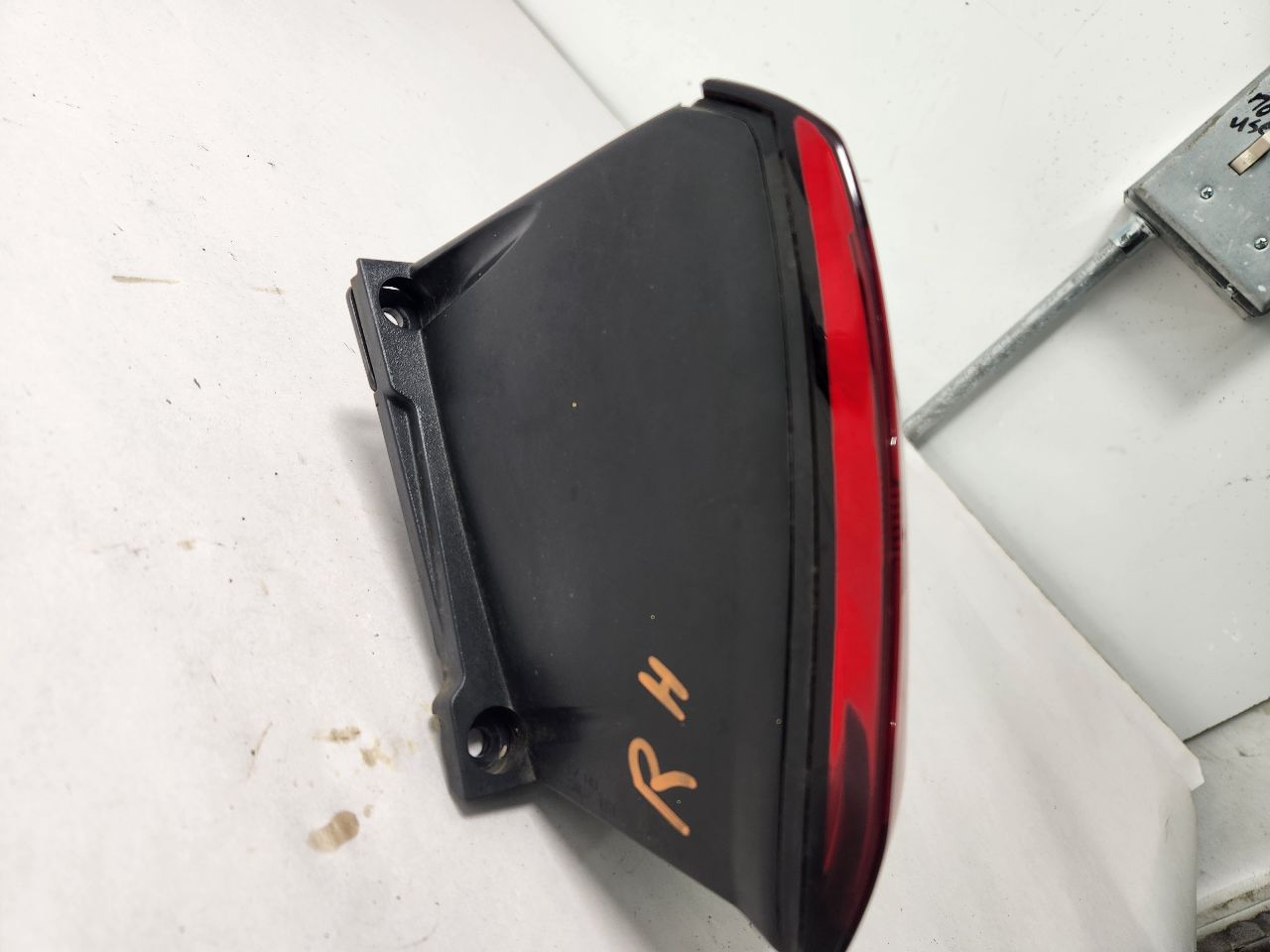 2019 CHRYSLER PACIFICA 3.6L 6cyl VVT Right TAIL LAMP - 409992 — photo 2