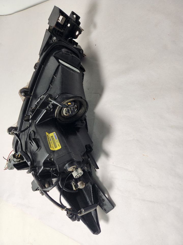 2017 MAZDA 3 2.0L 4cyl Gasoline Right HEADLAMP ASSEMBLY - 410020 — photo 5