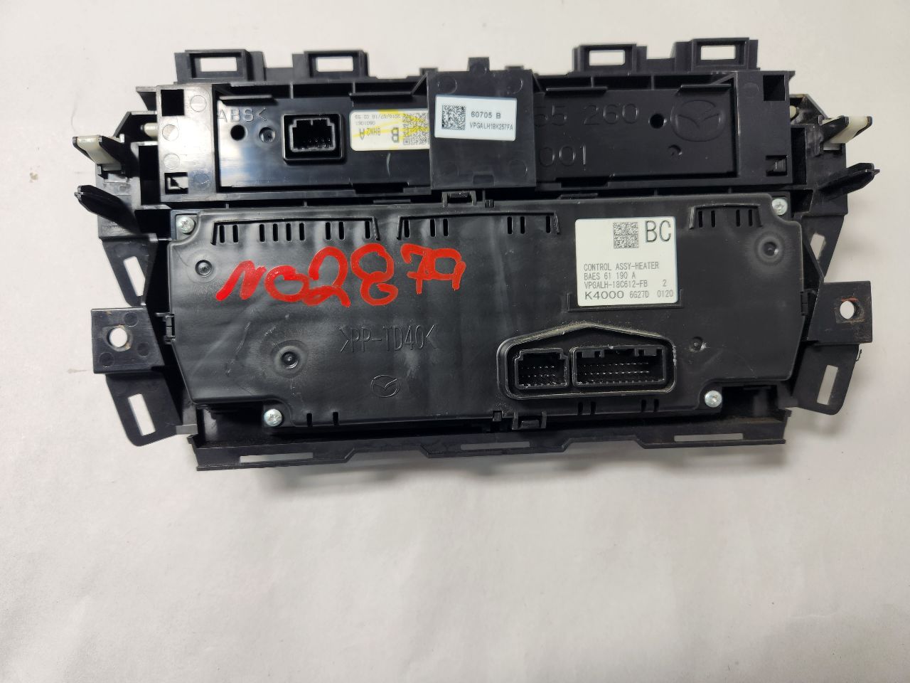 2017 MAZDA 3 2.0L 4cyl Gasoline TEMP CONTROL - 410021 — photo 5