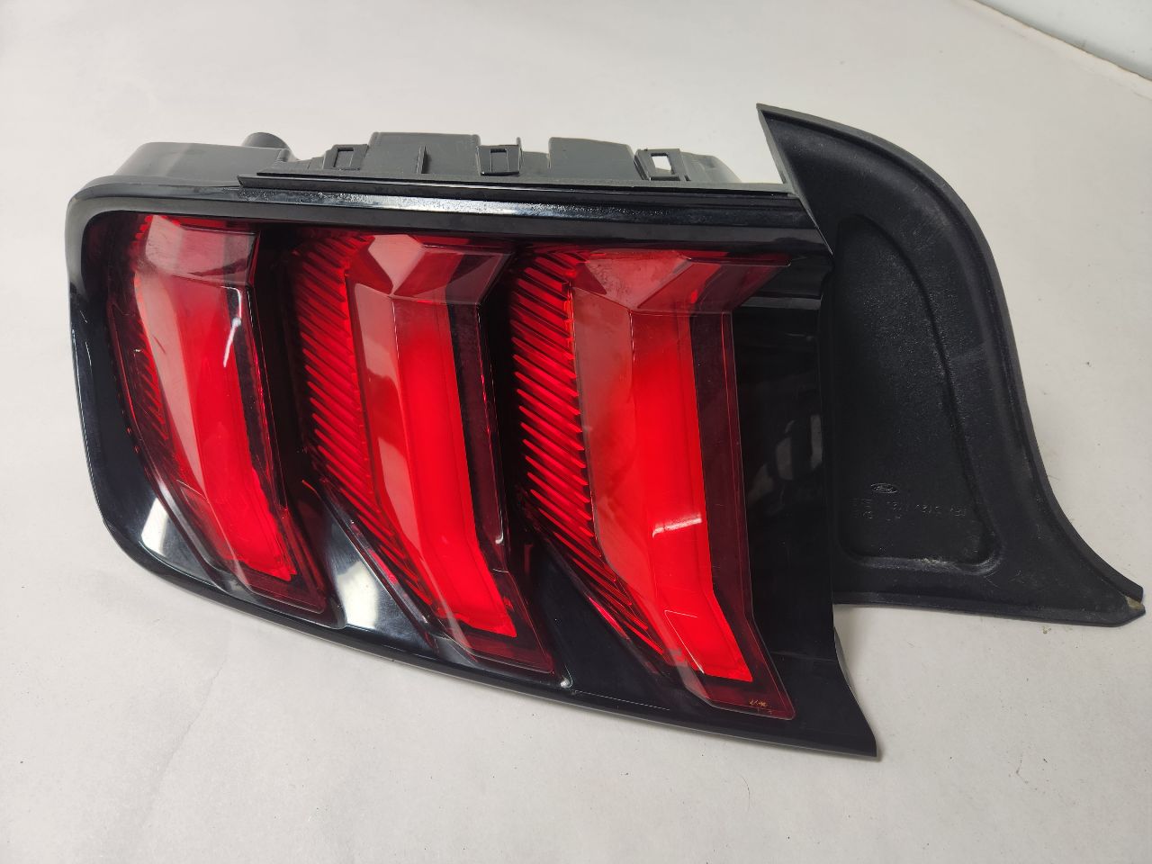 2019 FORD MUSTANG 4cyl Gasoline Turbo 2.3 Left TAIL LAMP - 410307