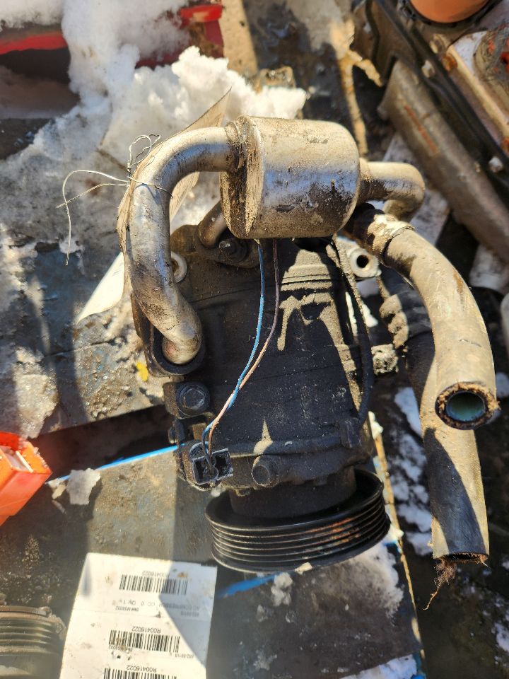 2017 HYUNDAI SANTA FE 6cyl Gasoline 3.3 AC COMPRESSOR - 410672 — photo 1