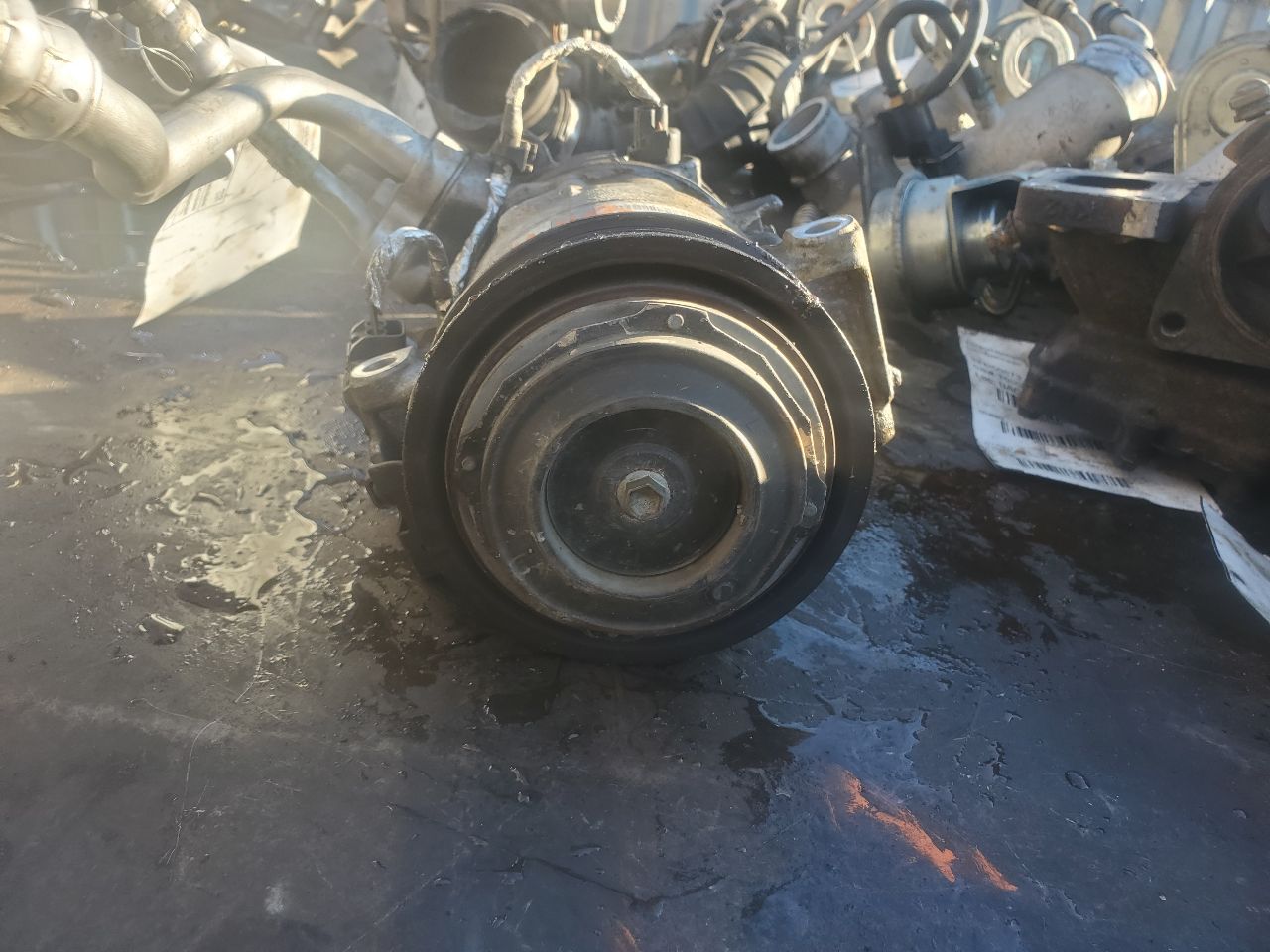 2014 DODGE DART 4cyl Gasoline 2.4 AC COMPRESSOR - 410773 — photo 3
